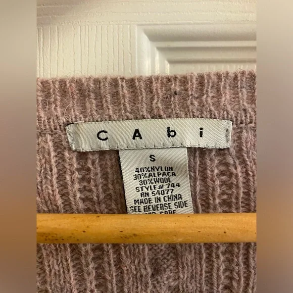 CAbi Alpaca Wool V-Neck Cable Knit Pink Purple Sweater Size Small - Picture 4 of 7